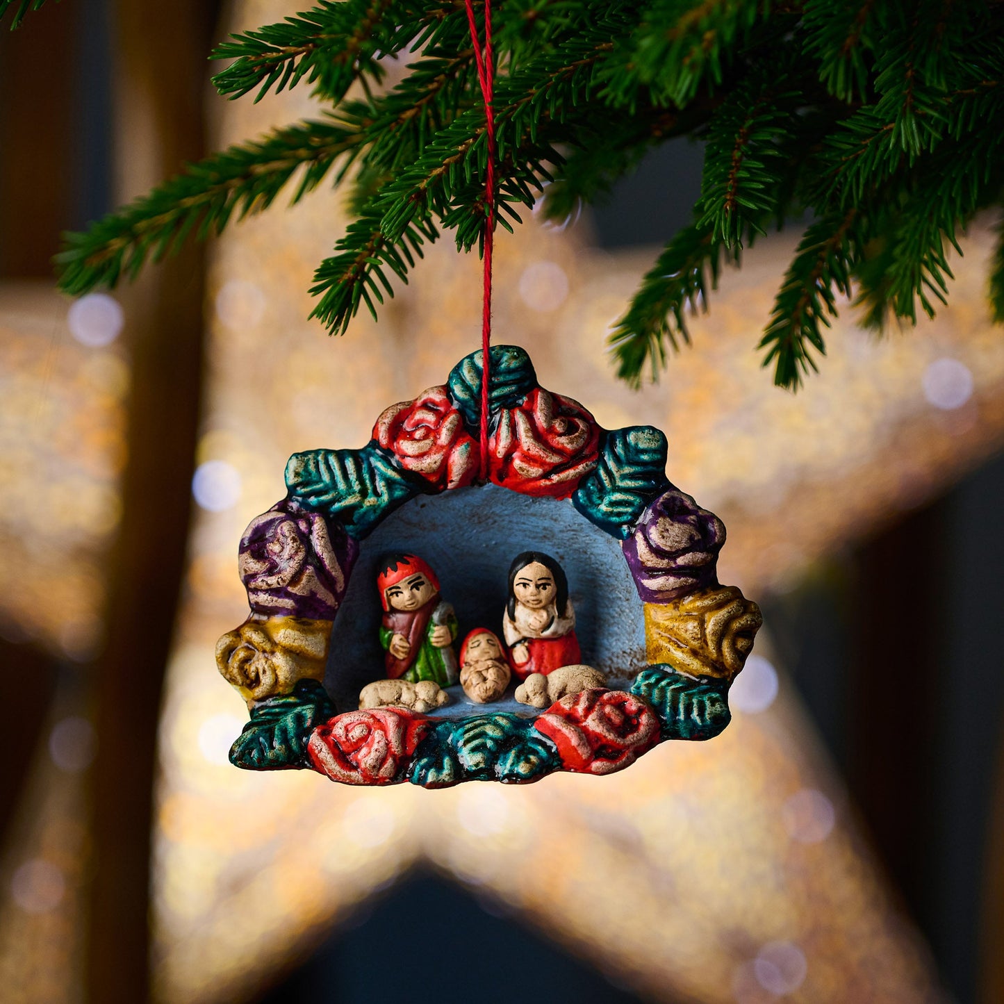 Presepe tra le rose cartapesta